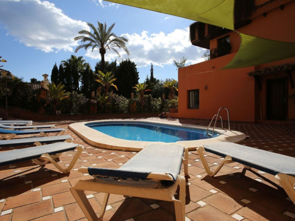 Middle Floor Apartment in Estepona