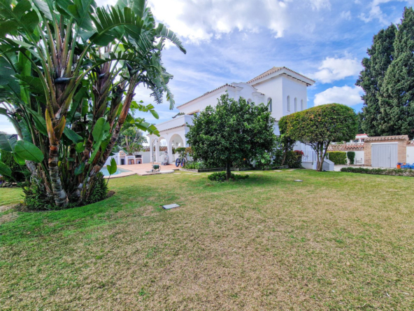 Detached Villa in El Paraiso