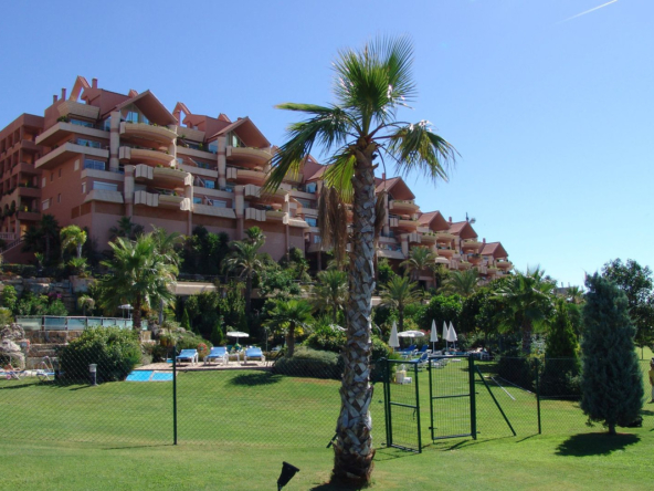 Middle Floor Apartment in Nueva Andalucía