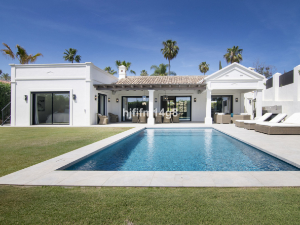Detached Villa in Nueva Andalucía